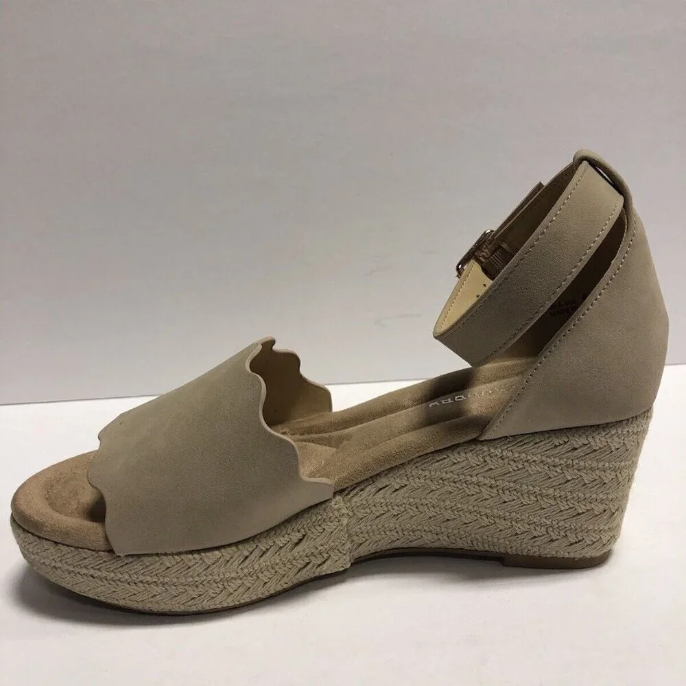 Chinese Laundry Women’s Daylight, Wedge Sandals, Size 8.5M